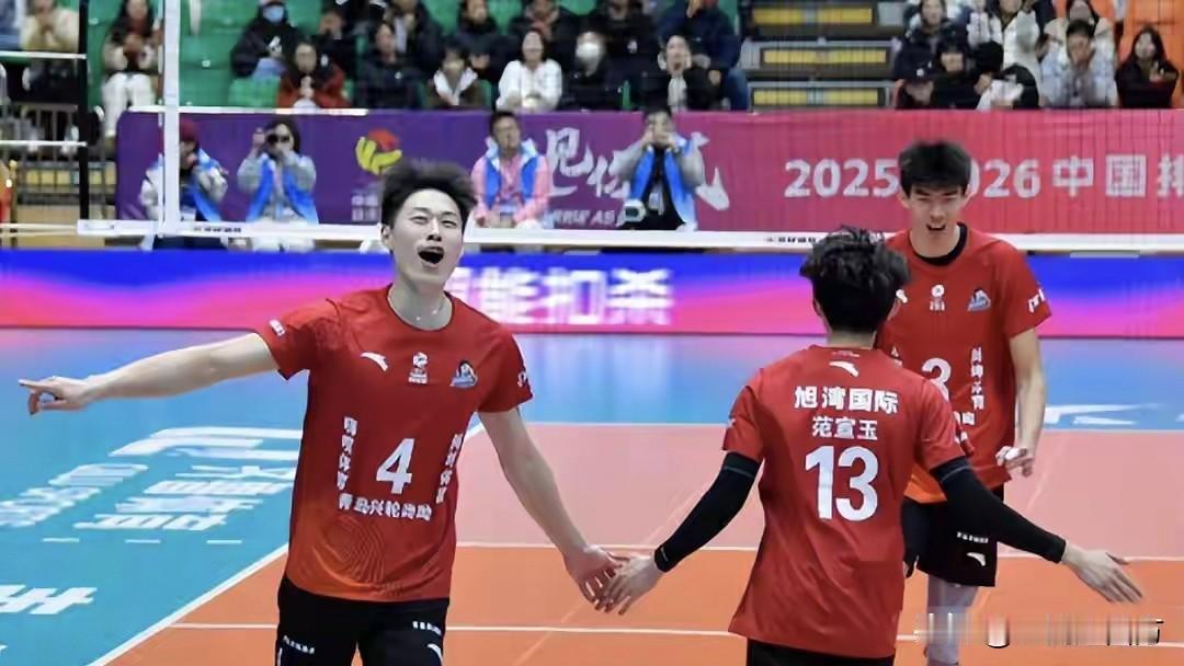 全国男排联赛一场焦点战，“18冠王”上海队对阵新科全运会冠军山东队，上海队有多位