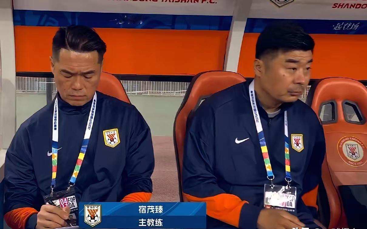 山东泰山队不出意料的逼平上海海港！
再一次印证了“关键时候掉链子”的传统！
主场