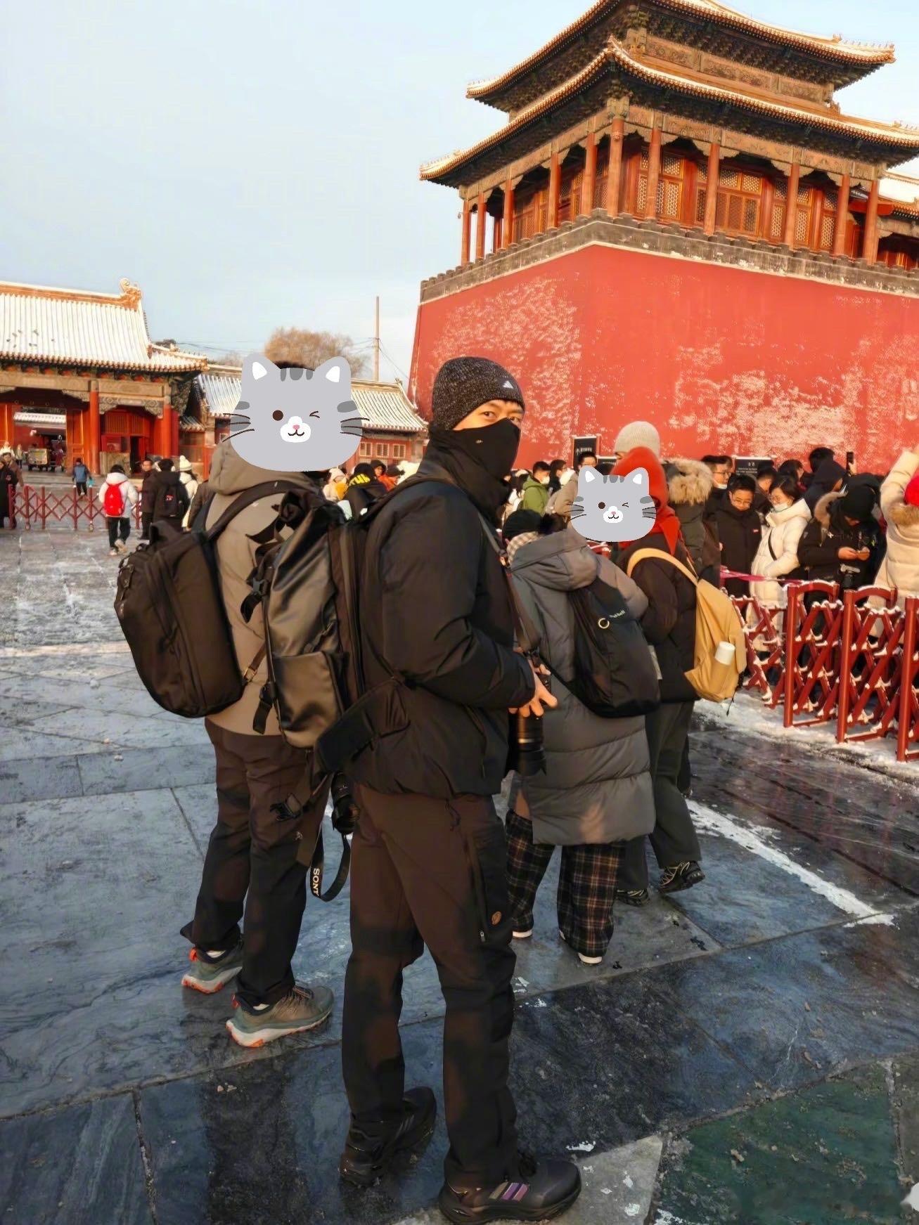 期待雪景美图！偶遇李现故宫拍雪景李现故宫拍雪景