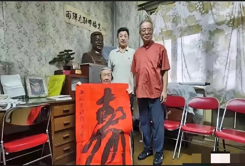 2023年，“两弹元勋”邓稼先的夫人许鹿希在家中过95岁生日时，一张简单温馨的留