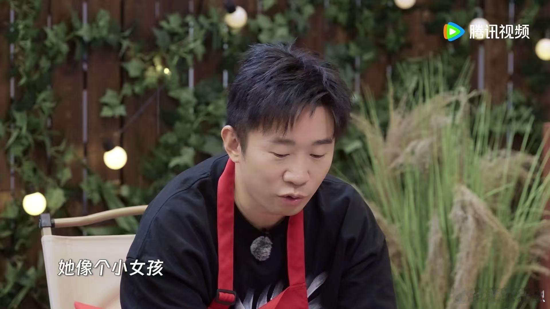 杨迪说祝绪丹是需要被哄的小女孩 朋友请吃饭 祝绪丹真的是那种一看就很好哄的女生，