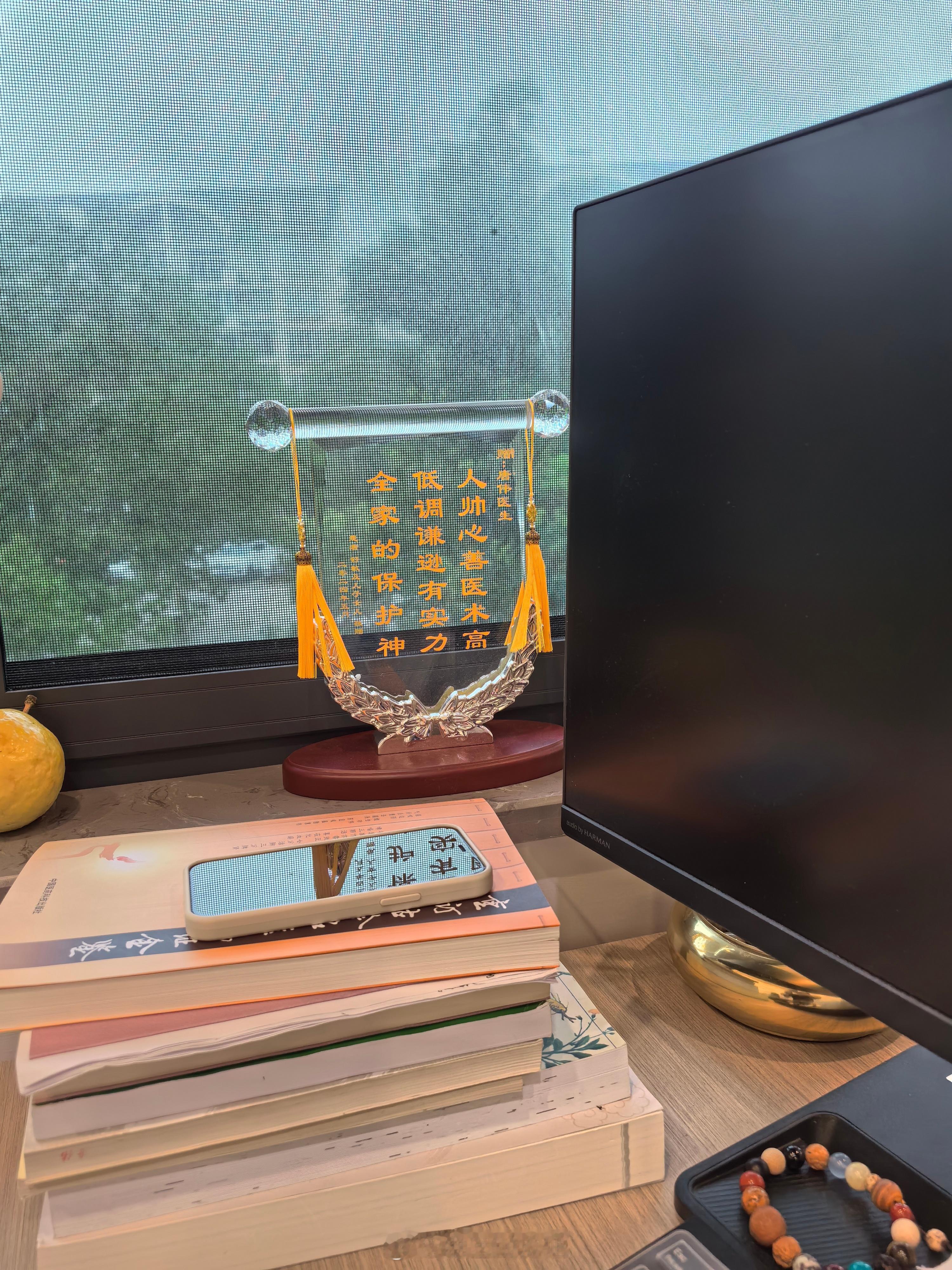 唐医生诊室的锦旗[good][good]，我都没有收到过评价这么高的锦旗[坏笑]