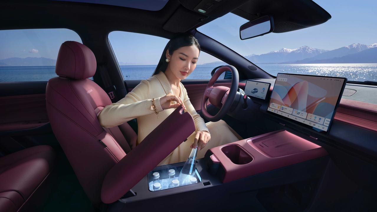 年轻人第一台省钱的车是它！
当代年轻人现状——工资没涨，油价狂飙！但自从入手东风