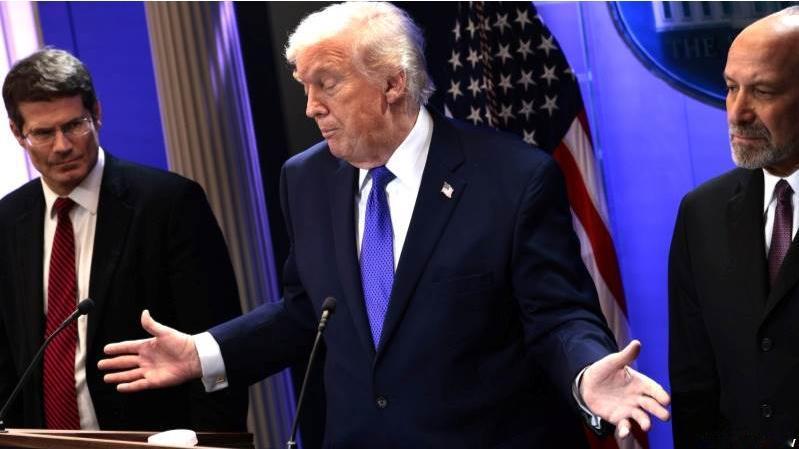 【特朗普称部分紧急关税贸易协议将继续有效，最高法院的裁决受到了外国势力的影响】