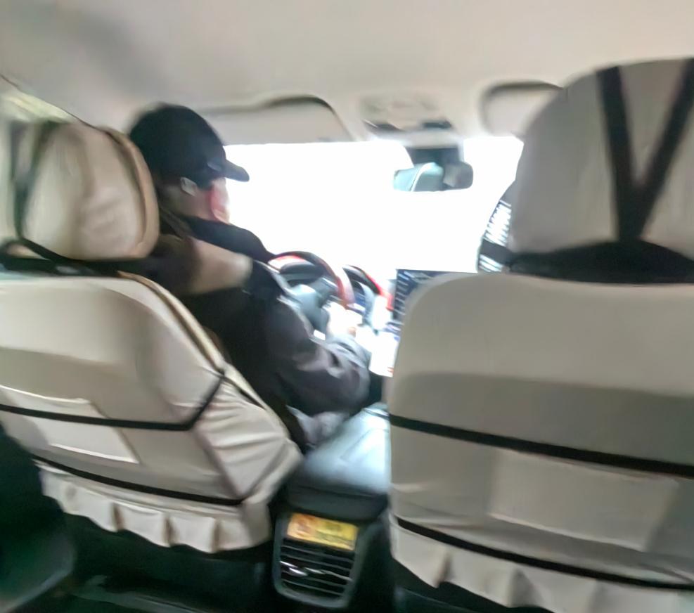 最近打车，感觉越来越不对劲了。
以前叫车，手机一点，车子很快就到。现在可好，早晚