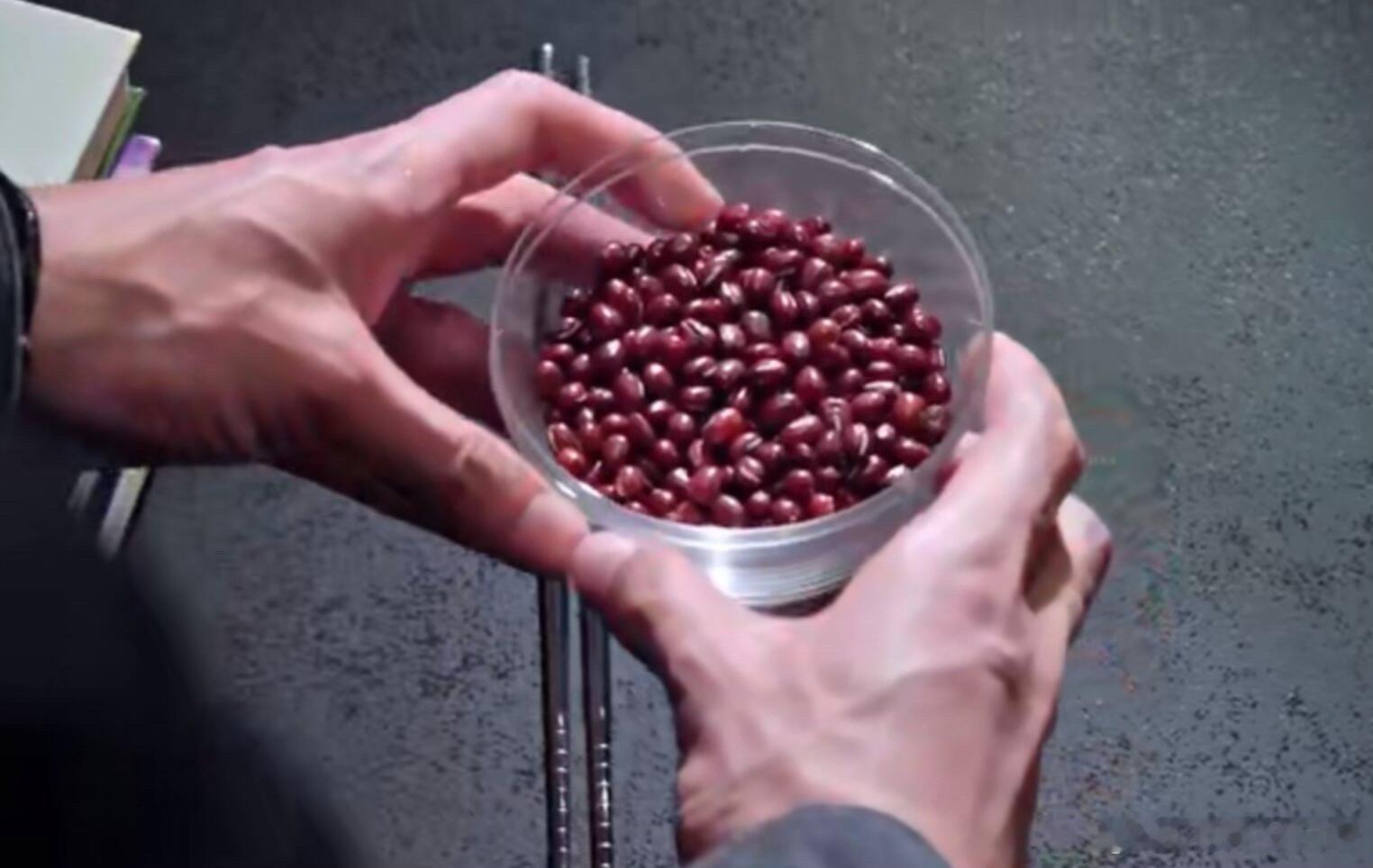 红豆=相思=一整碗+后面最后一颗都给林屿森=聂曦光很爱很爱很爱林屿森骄阳似我骄阳