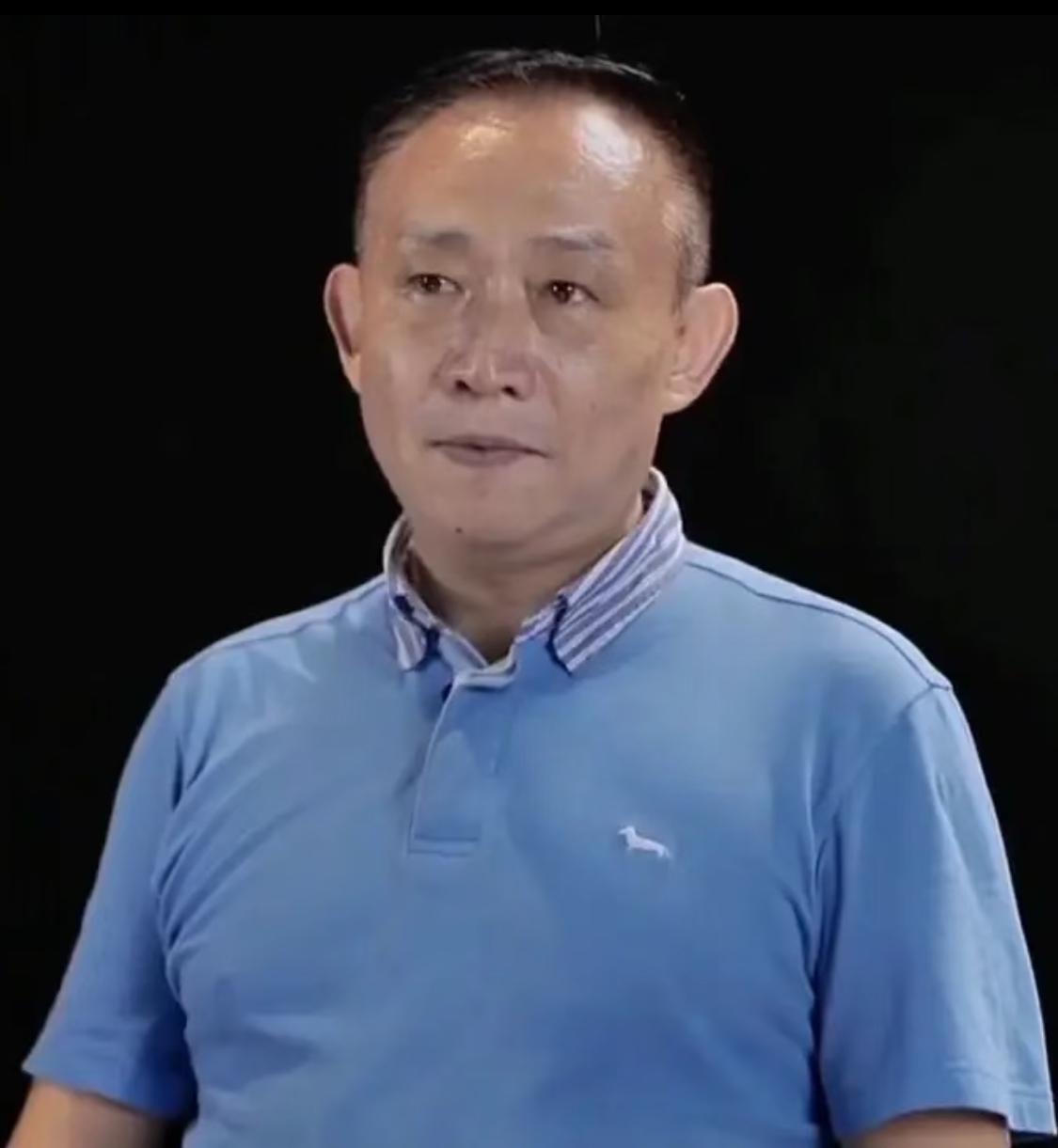 卢麒元这话听得我一身冷汗，他说有人盯着“十五五”想把水电网全搞成私有化。真要这样