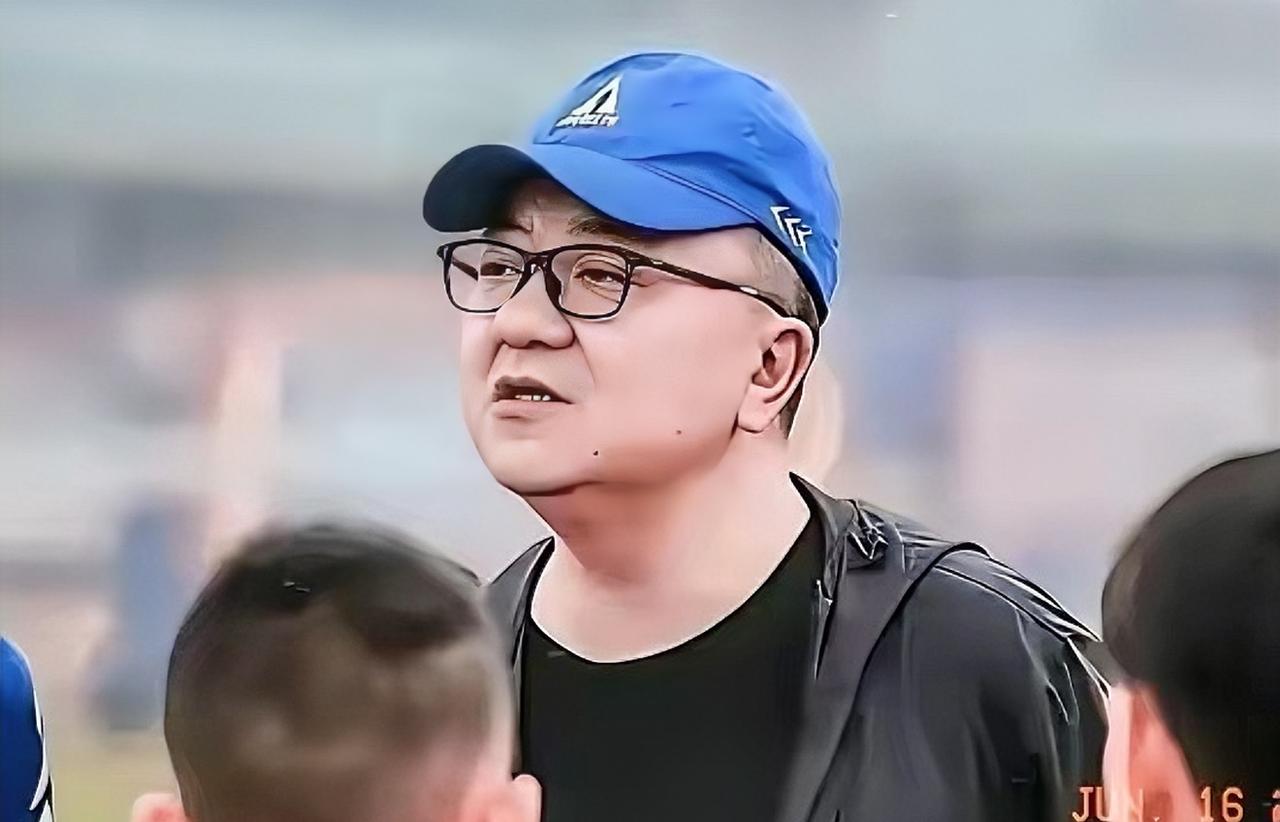董路与孙臣曦家长反目事件始末：
​董路的小将孙臣曦，其与董路及中国足球小将团队从