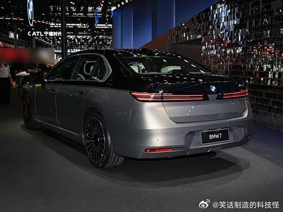 汽车宝马7系改款，为何变化会如此大？尤其是在内饰上，和老款的设计形成了明显的差异