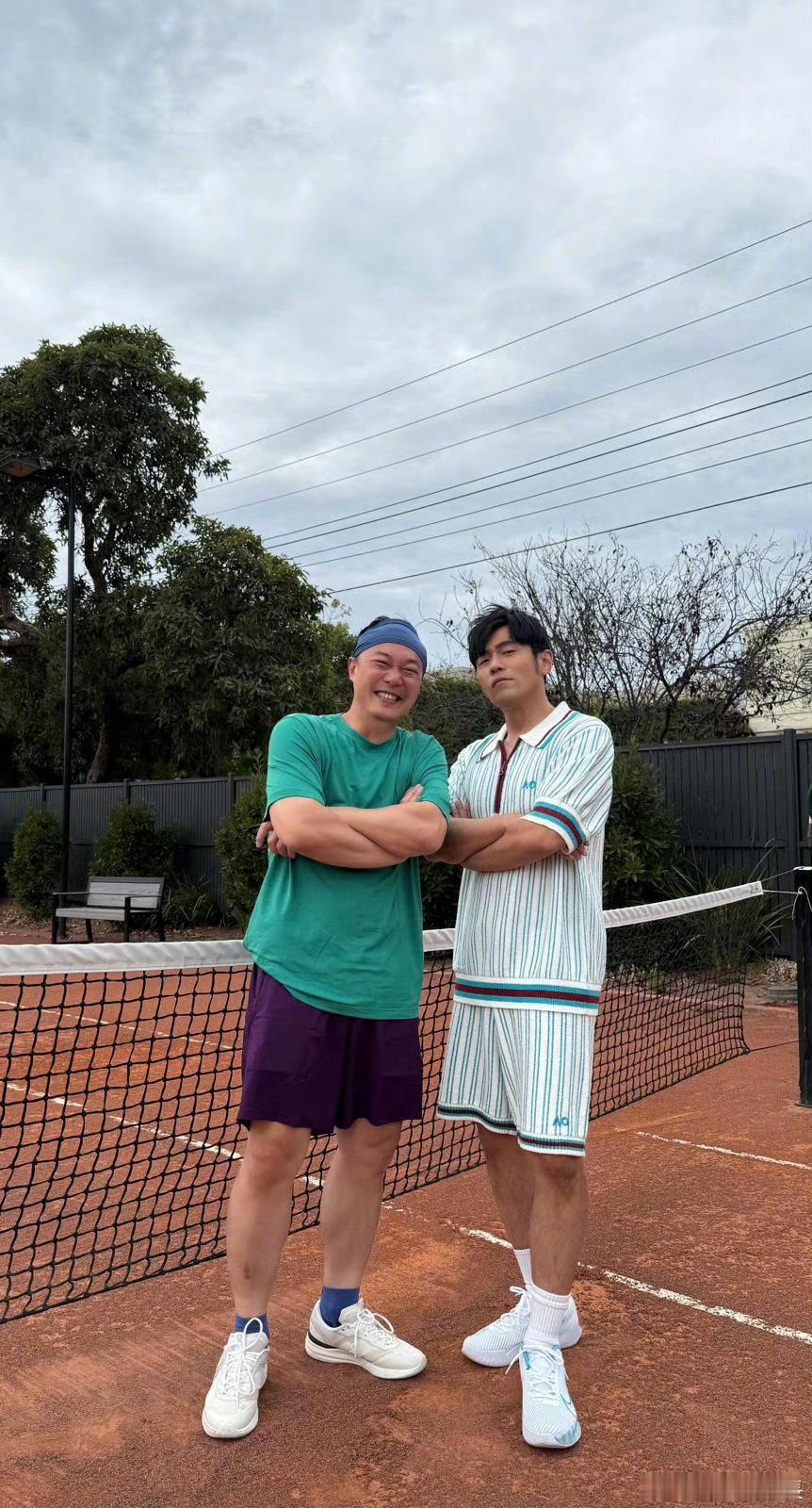 Eason发博分享和杰伦打网球“多谢周同学的邀请与安排”你俩什么时候再去演唱会合