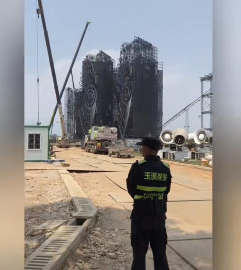 距五一开唱还没几天，华晨宇真金白银搭建的云南抚仙湖火星演唱会舞台被拆除！

这么