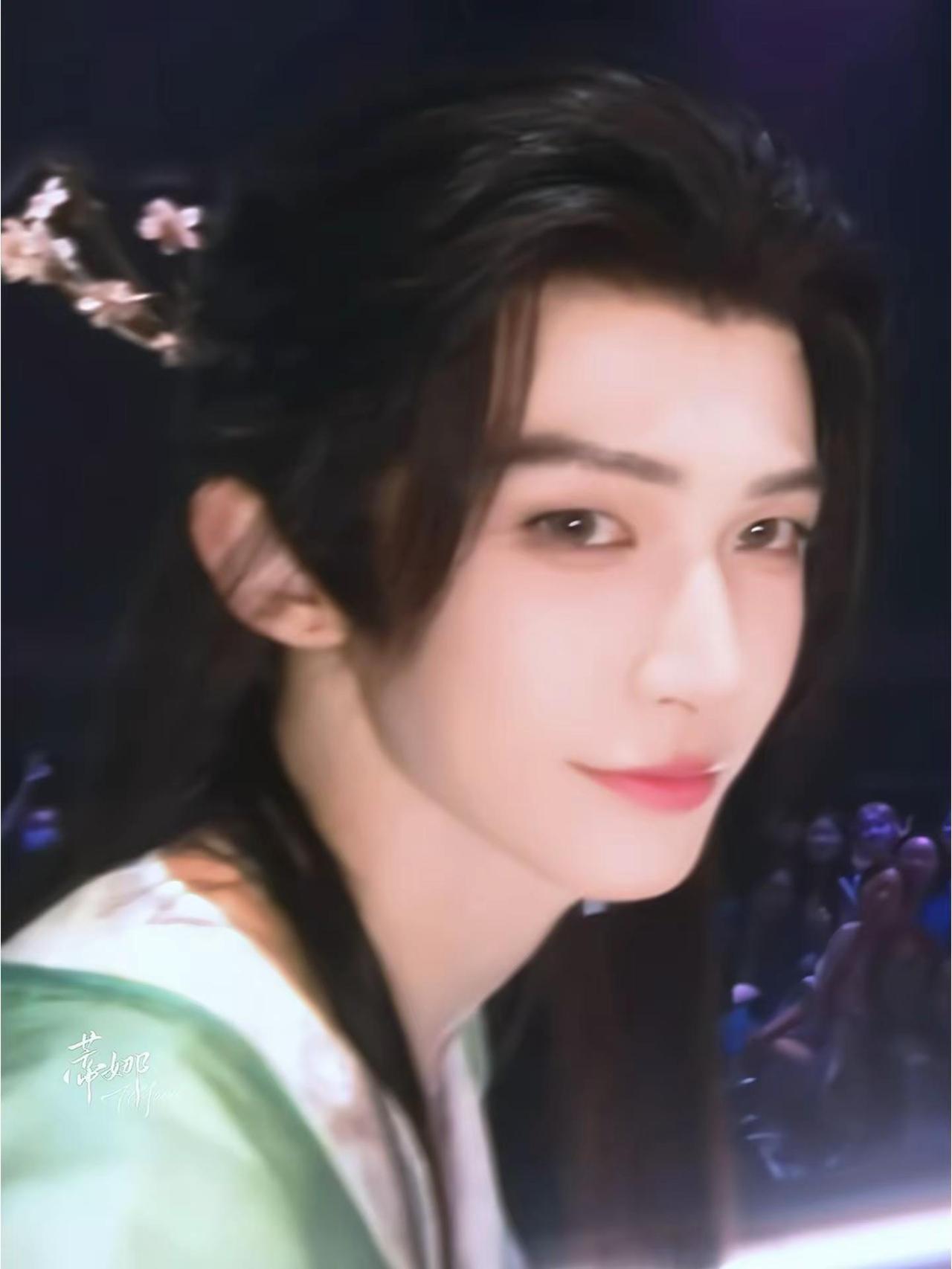 畸变镜头里出现这么两秒也这么美吗