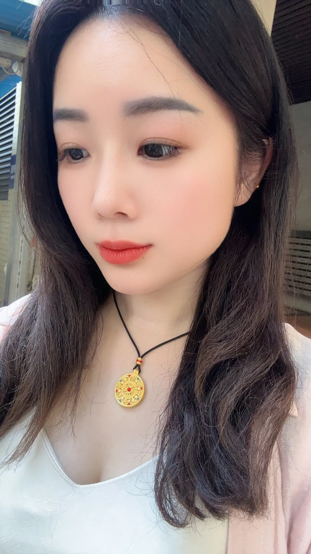 修一身正气撑天地，留三分匪气镇小人。