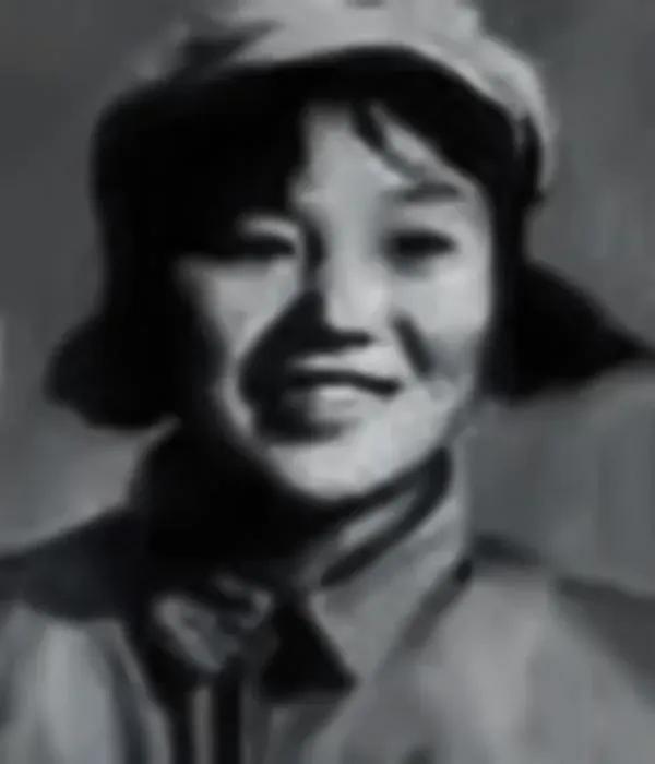 1969年，女知青廖晓东因为心善，嫁给了贫农卢兆东。然而，新婚之夜，当她劝说丈夫