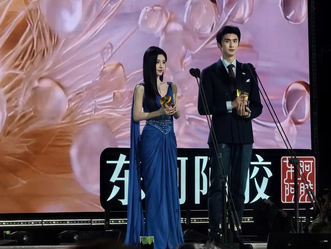 张云龙造型师出来挨打，这么帅的西服配牛仔裤，癫 