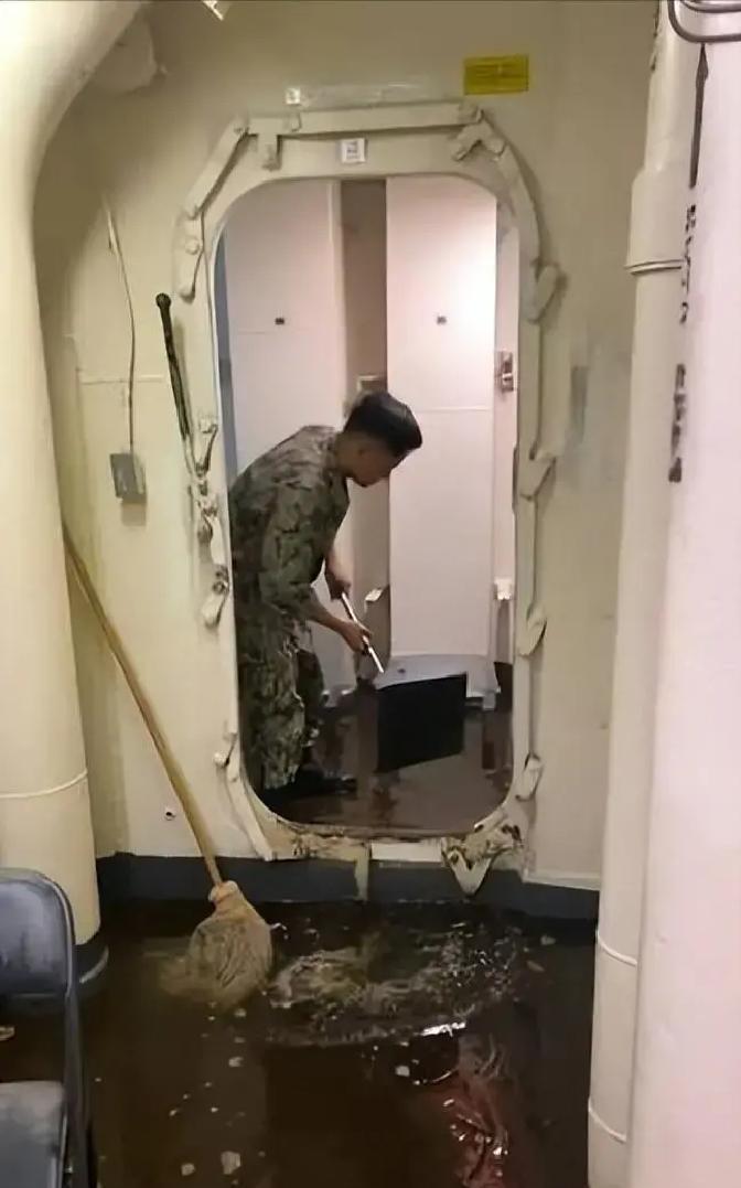 2025年6月24日，诺福克港，福特号航母出发，本该半年轮换，却因连续任务被迫在