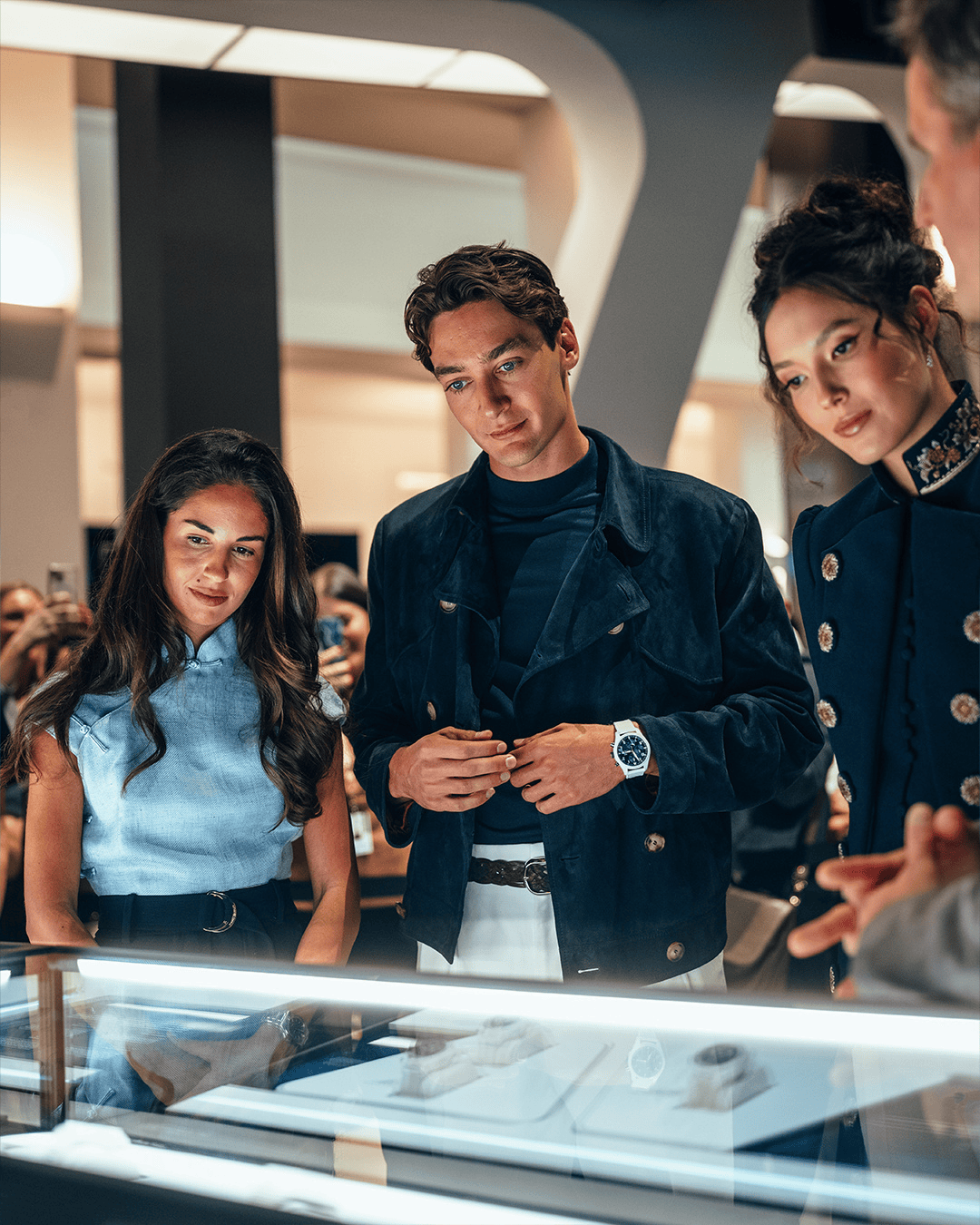 拉塞尔：合同中有些选项基于表现；我的念头是赢下每场比赛