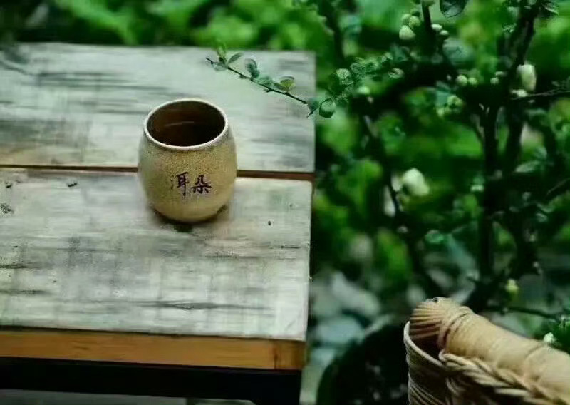人生在世，说长，悠悠数万日，遥遥无期。说短，匆匆几十秋，弹指一挥间。 