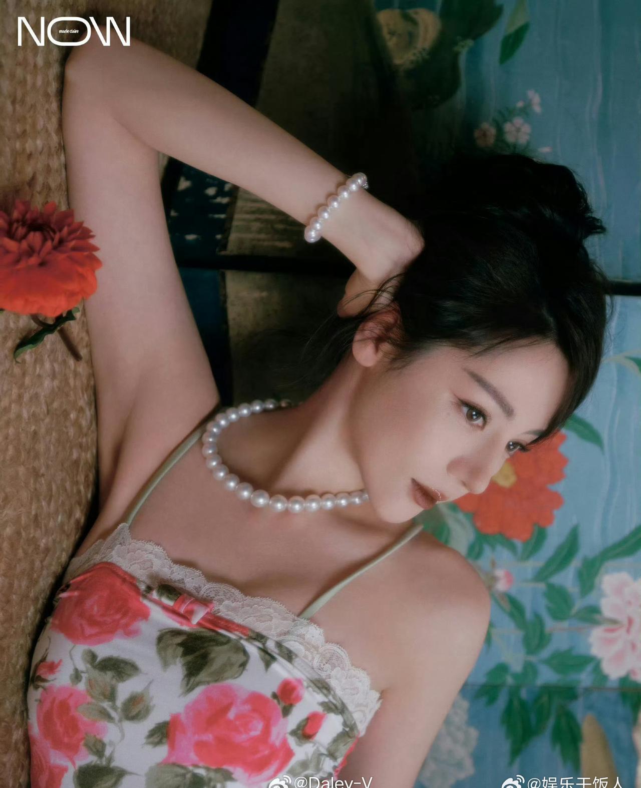 迪丽热巴这组大片时尚表现力太绝了！[哇] 杂志硬照还得看她～迪丽热巴 ​​​