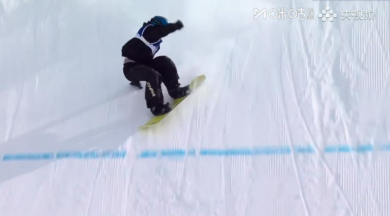 苏翊鸣第二滑有点可惜了，最后一下手触雪了，不过79.9分也不错了，目前保住了领先