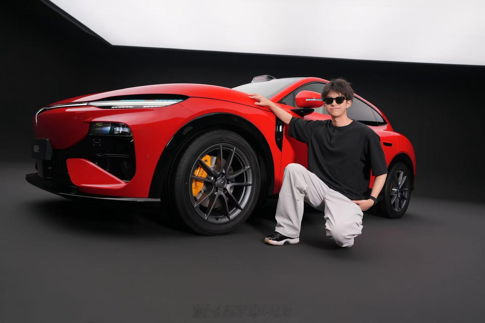 岚图追光S 追光S天生拉风 