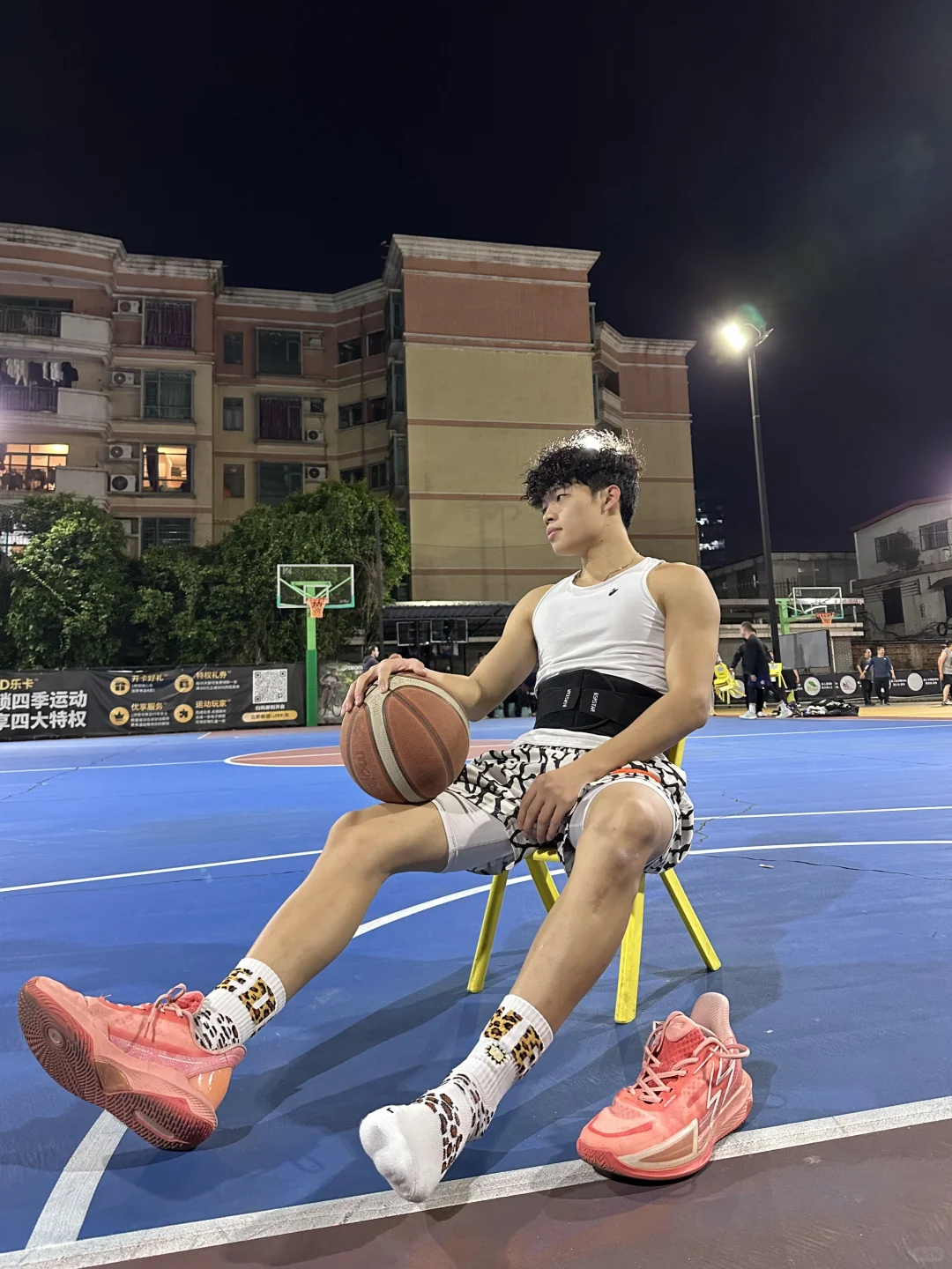 1️⃣80篮球弟弟 爱打球
