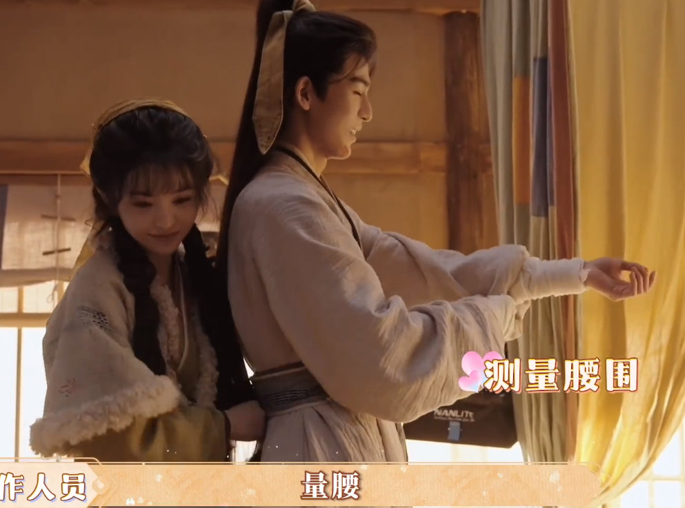 张凌赫腿长三尺七  田曦薇给张凌赫量体裁衣 张凌赫腿长三尺七，田曦薇给张凌赫量体