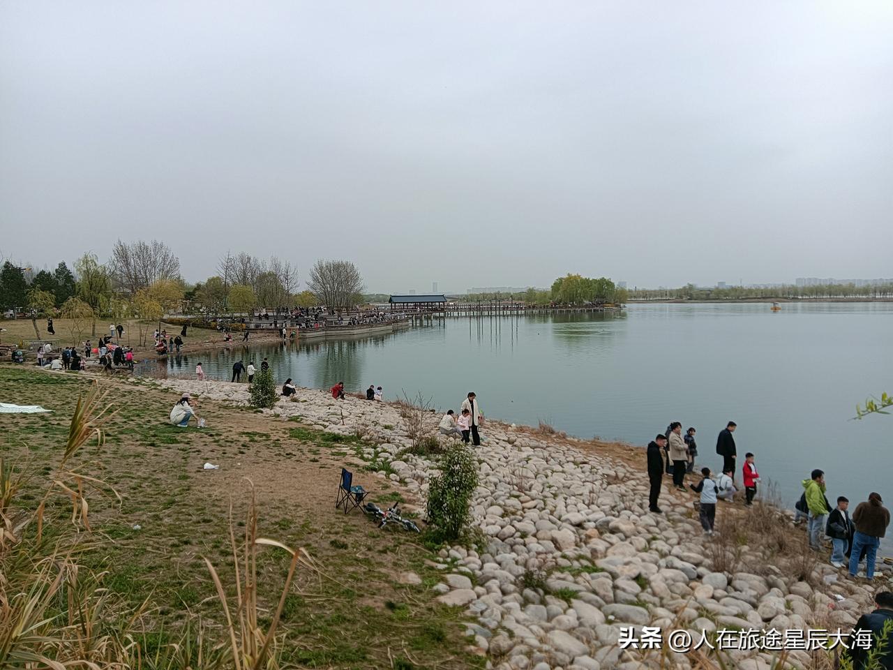 周日，去西安昆明池七夕公园是个不错的踏青好去处！从鱼化寨坐着833路公交车一路顺