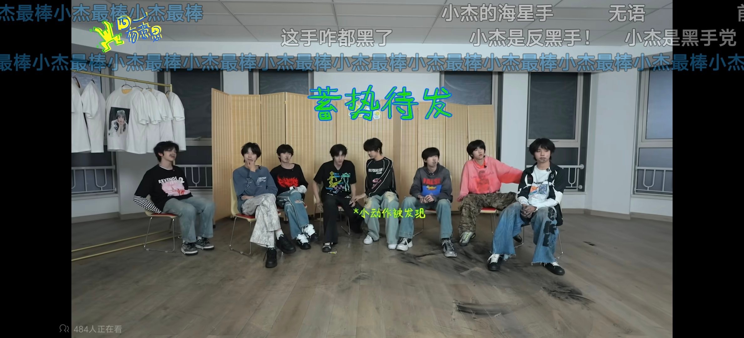 突然知道橹橹那个一脸漆黑表情包怎么诞生的了图1 是16分左右橹橹手很干净图2 t