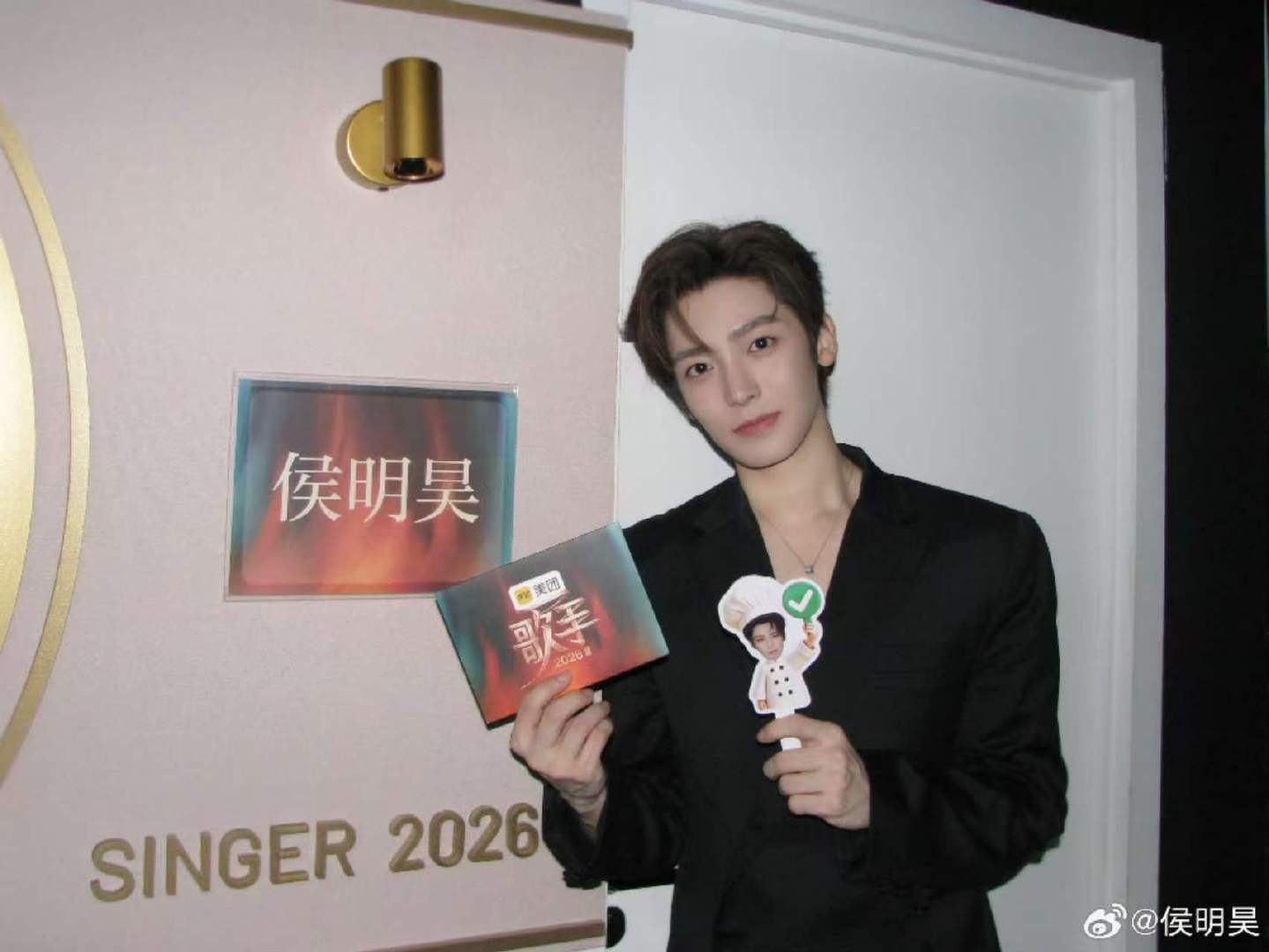 侯明昊我是歌手侯明昊侯明昊也用对错牌 我是歌手侯明昊！ 