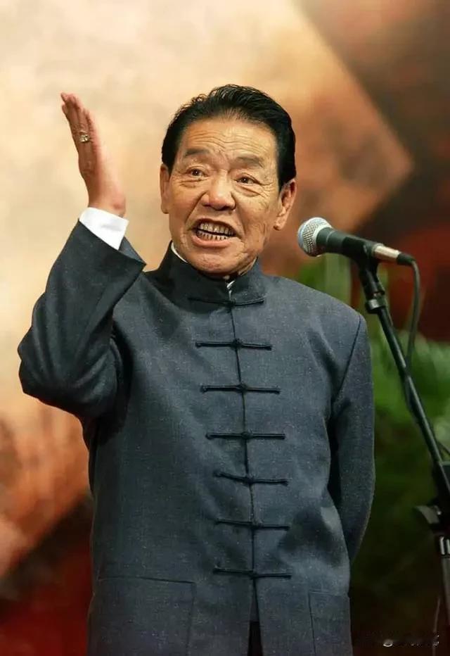 著名表演艺术家，评书大师，单田芳说：朋友们你们别看我现在牙齿看着挺整齐的，其实都