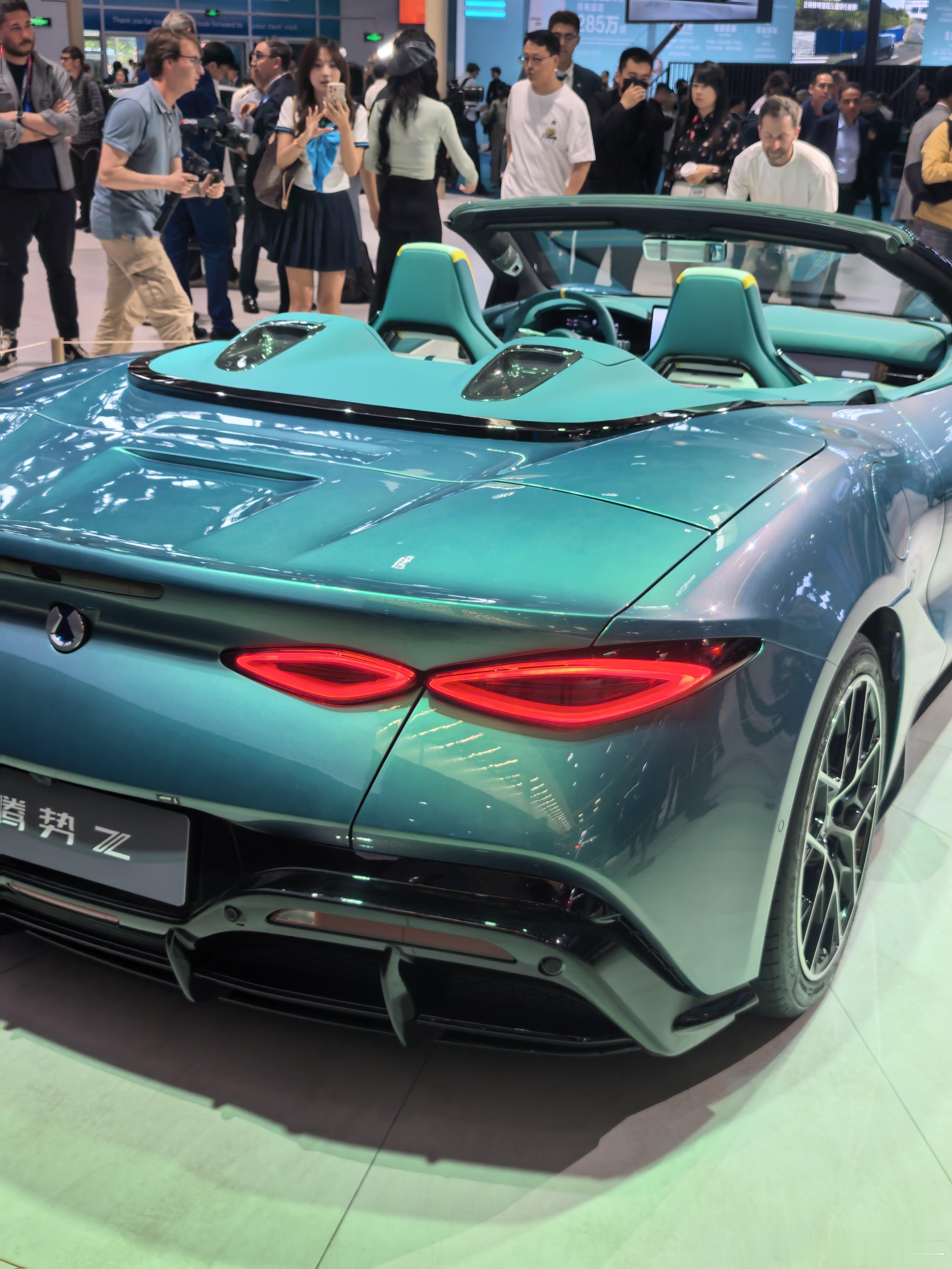 腾势z 这跑车，内饰脱胎换骨于比亚迪