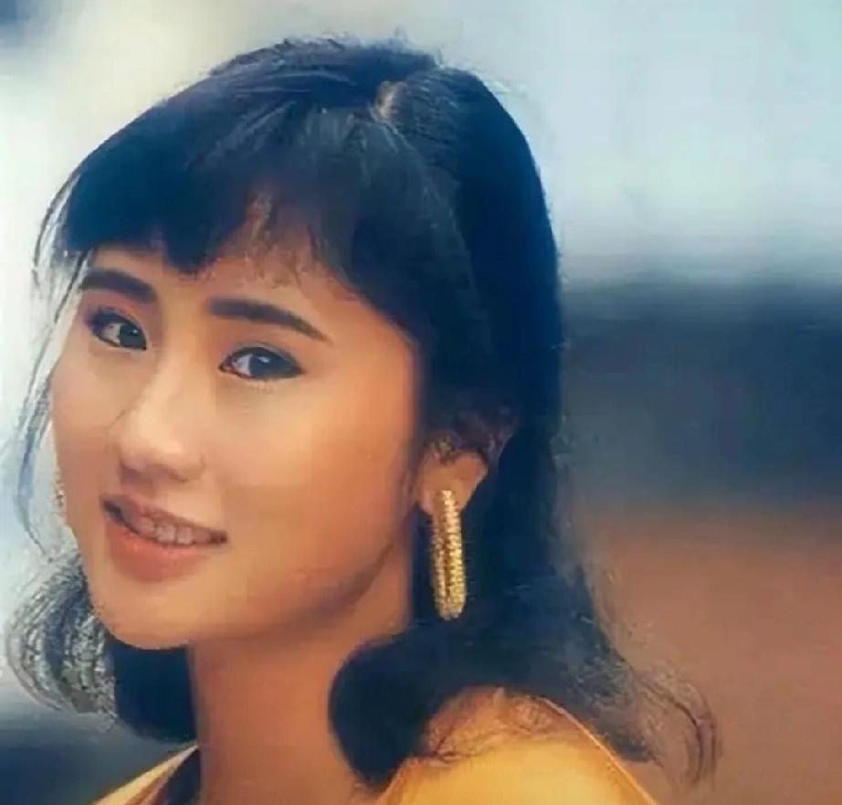曾是香港三级女王，3年狂拍11部戏，70岁现状太出人意料
 
     90年代