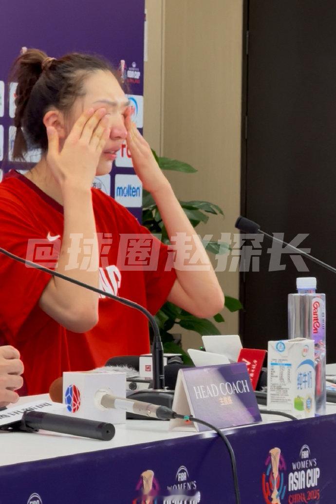 韩旭哭了 赛后有记者提问韩旭“巴黎奥运会后，看到世界篮球的变化，有没有继续留洋的