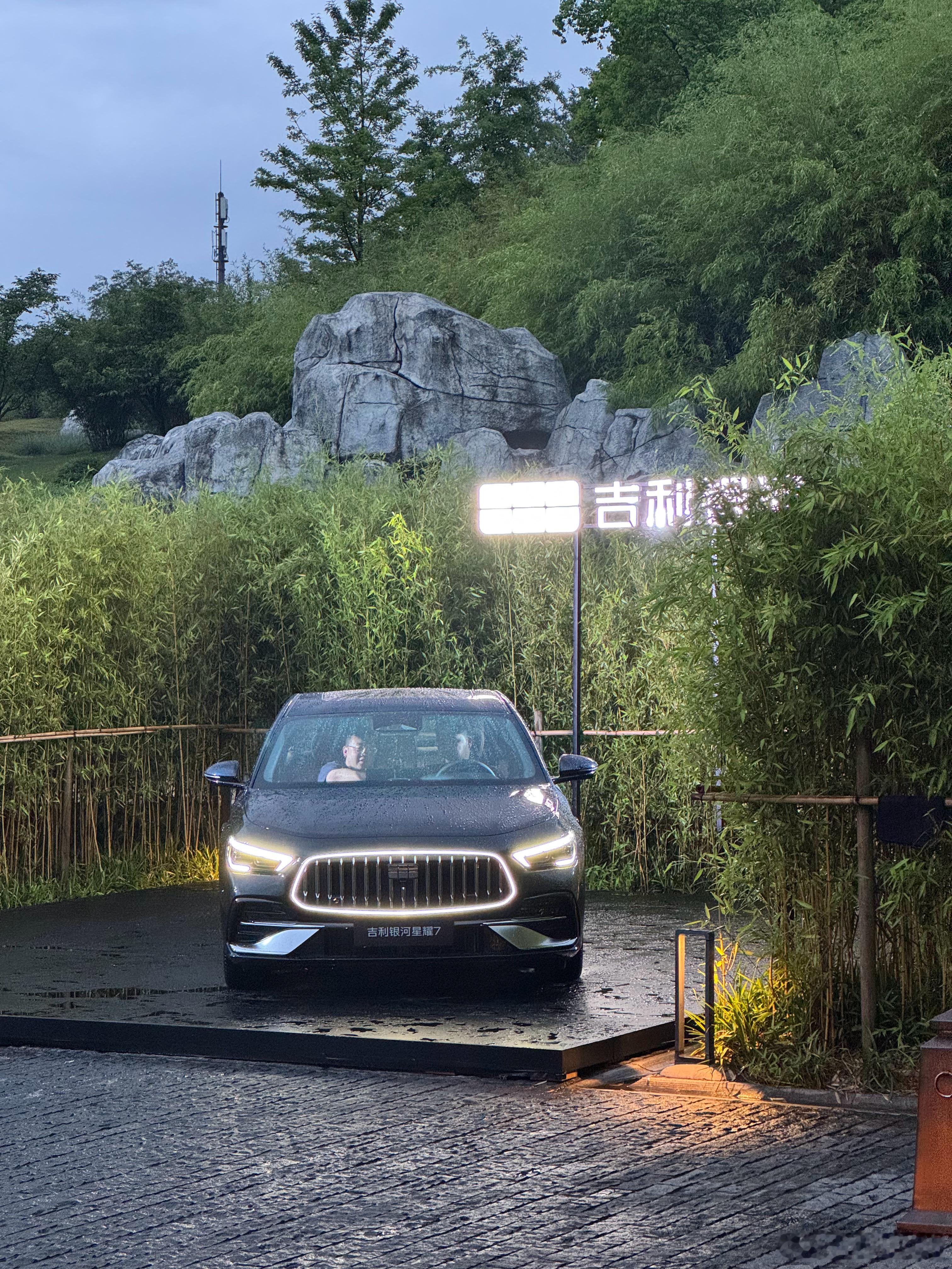 吉利银河星耀7，四驱还要挑战2L馈电油耗，有没有戏？明天蹲一个价格！我与汽车的日