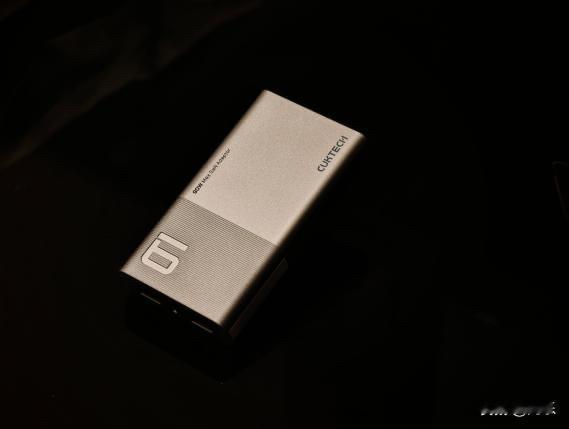 临时电箱，插头打架，工地充电的痛。


那些在工地当中来回奔波的人，对于充电这件