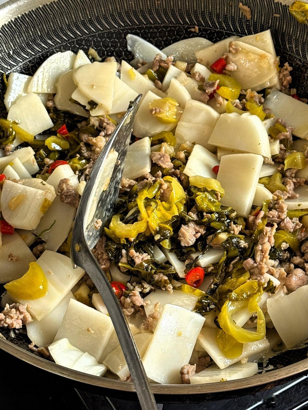 发现江浙这这边所谓的“年糕”和我们老家农村“饵块”几乎一模一样，只是叫法不一样而