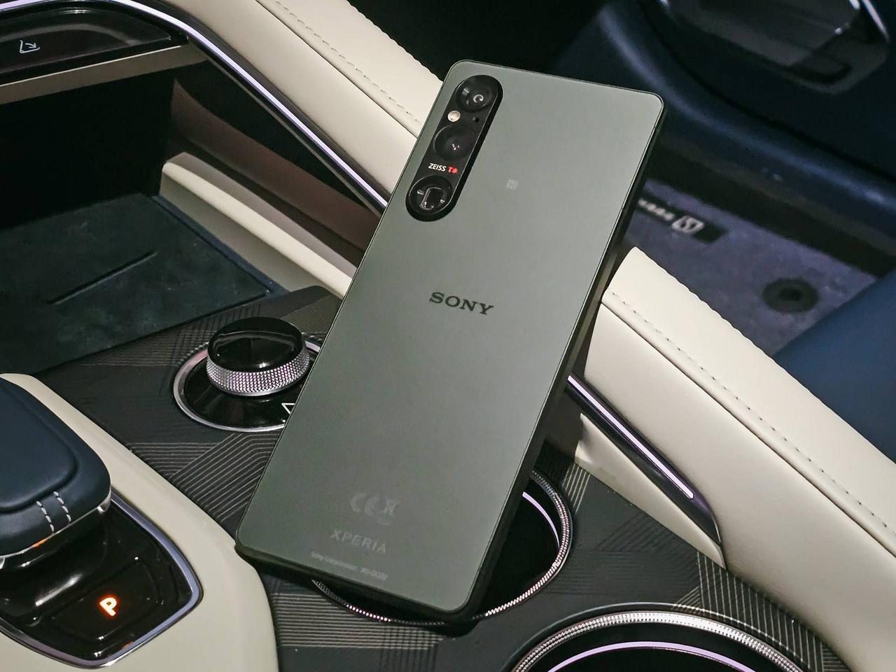 该说不说，索尼Xperia 1V的颜值还是相当毒的[赞]多少人的坚持，就是冲着这