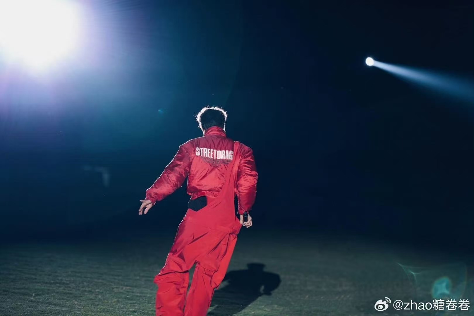 在湘超赛场看到柯淳了柯淳助阵湘超湘超2026短剧里是高冷霸总，赛场下是温柔少年，