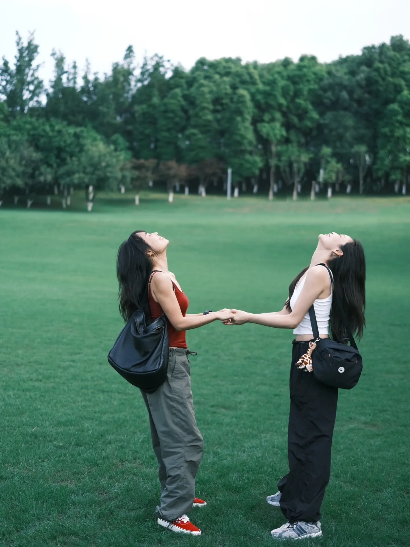 闺蜜见面就这么拍📷。我不允许还有人跟闺蜜见面不会拍照！！！