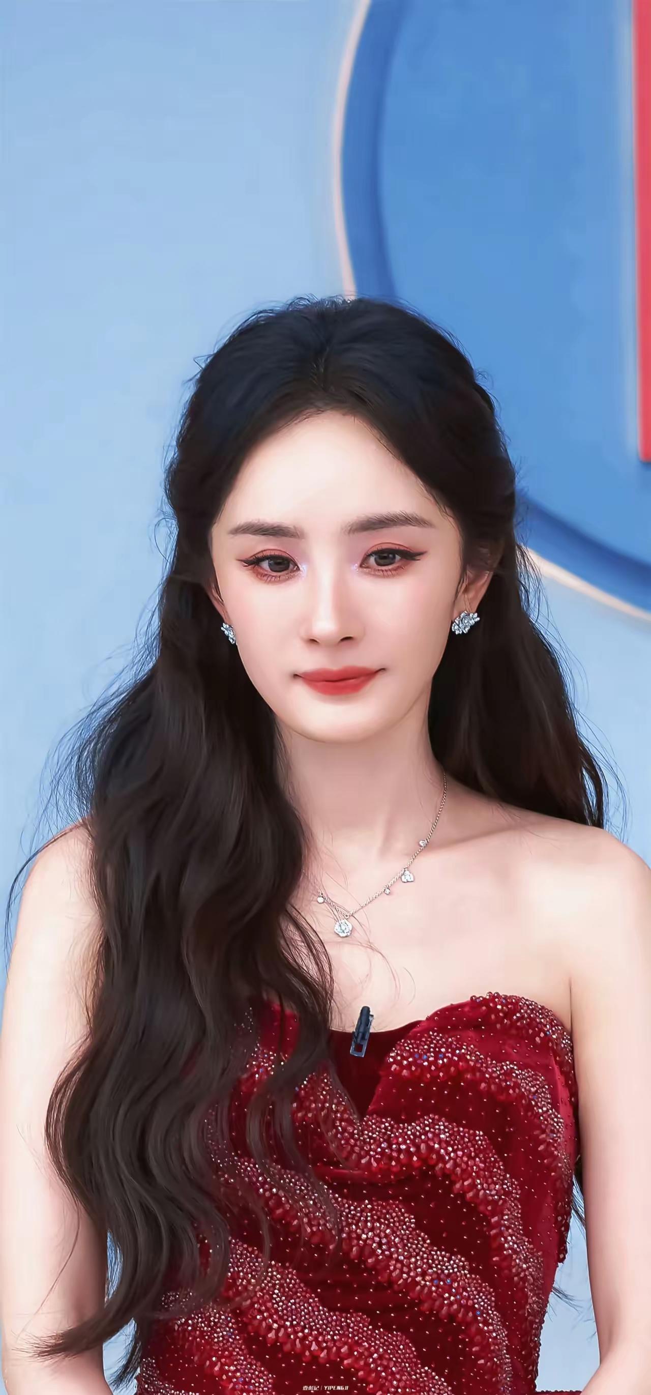 优雅红裙，闪耀星河，梦回古风，唯美如画