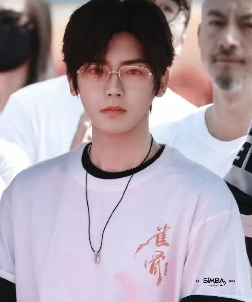 古装权谋爱情剧《雀骨》开机！侯明昊、艾米领衔，王以纶、马秋元、米热、何润东、刘令
