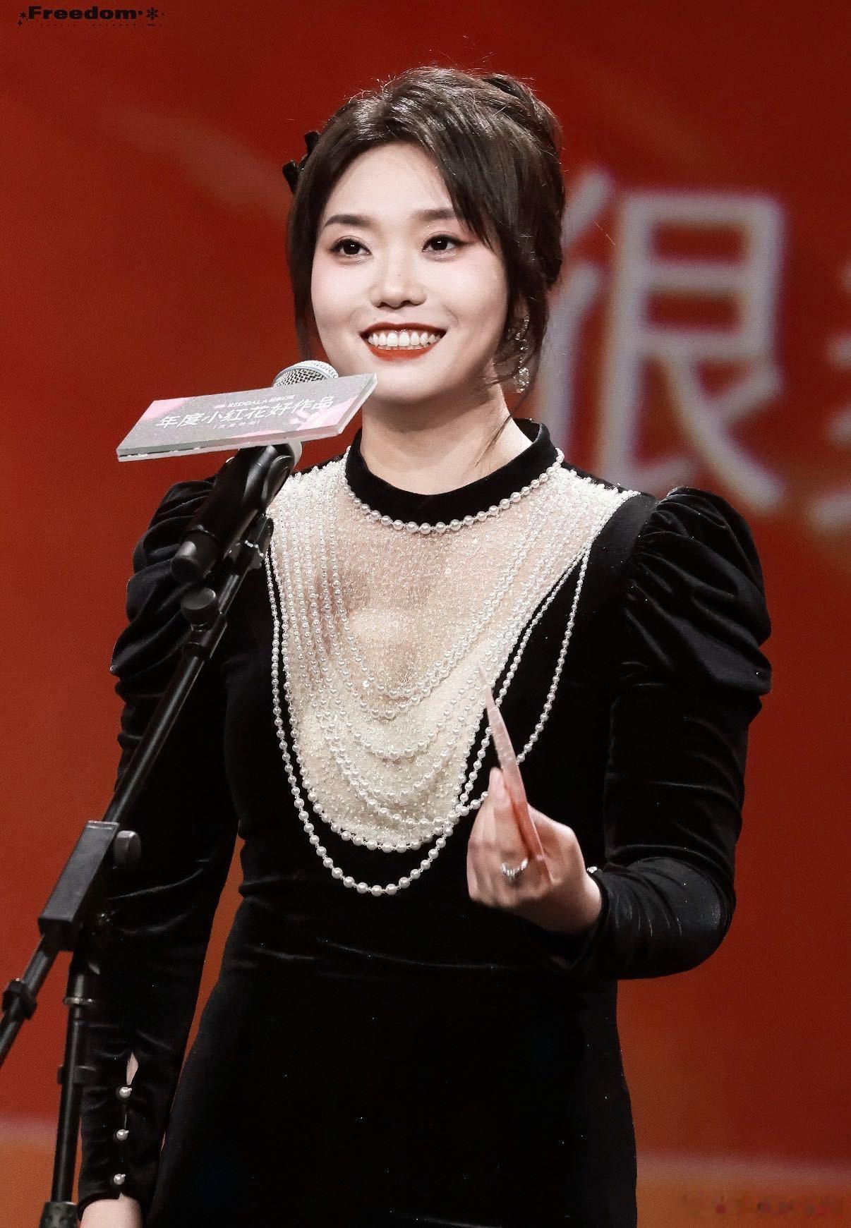 李雪琴王建国合体讲漫才雪国列车合体讲漫才了谁能拒绝雪国列车的合体舞台！本以为时隔