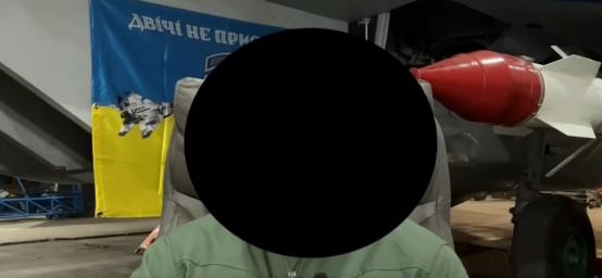 图文：乌空军飞行员：每个飞行员在投弹时会遭到2到10枚导弹的攻击

乌克兰飞行员