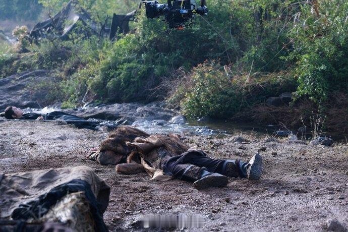 闫桉角色分析PPT这份PPT深度拆解闫桉经典角色，从人设性格到表演细节全解析，通