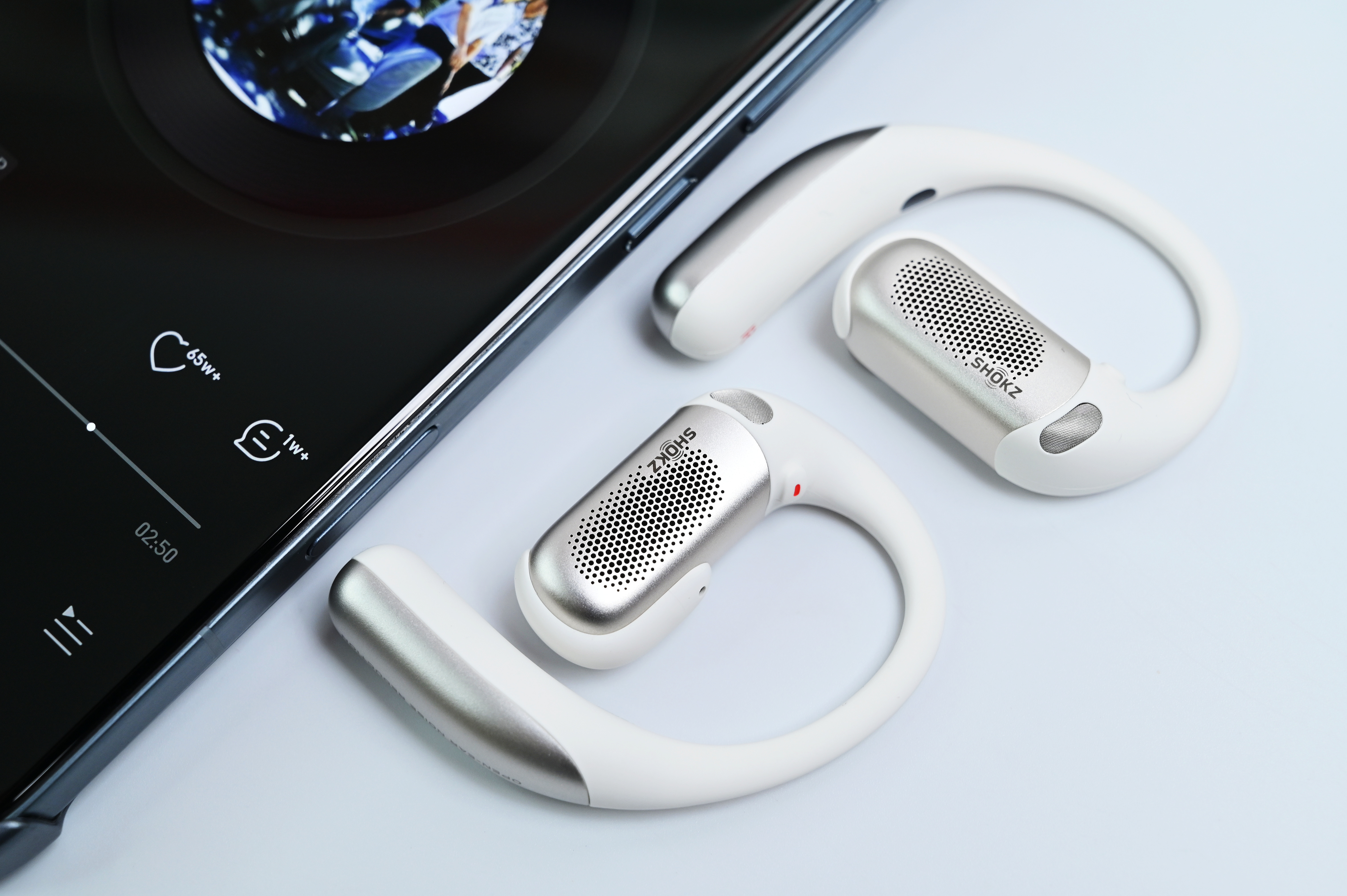 最近体验了韶音OpenFit Pro一段时间，可以说彻底刷新了我对开放式耳机的认