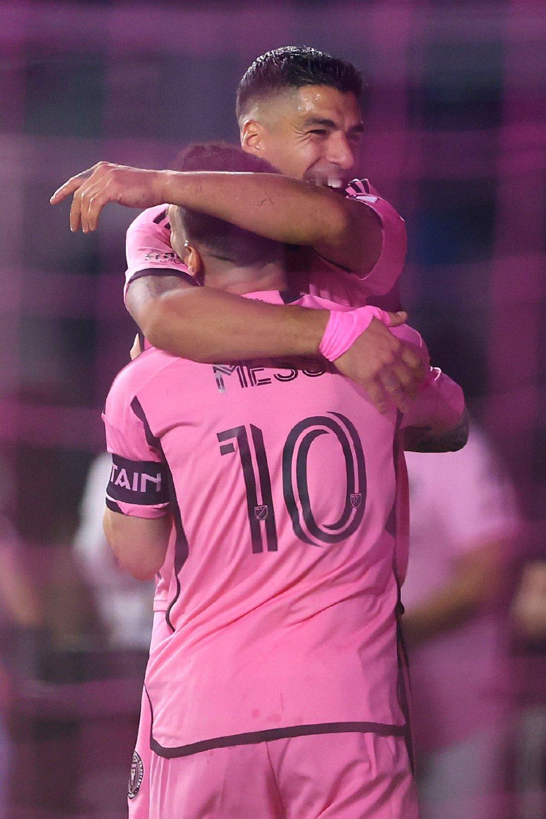 全场比赛结束！！！迈阿密国际6比2逆转纽约红牛！！梅西助攻五子登科承包迈阿密国际