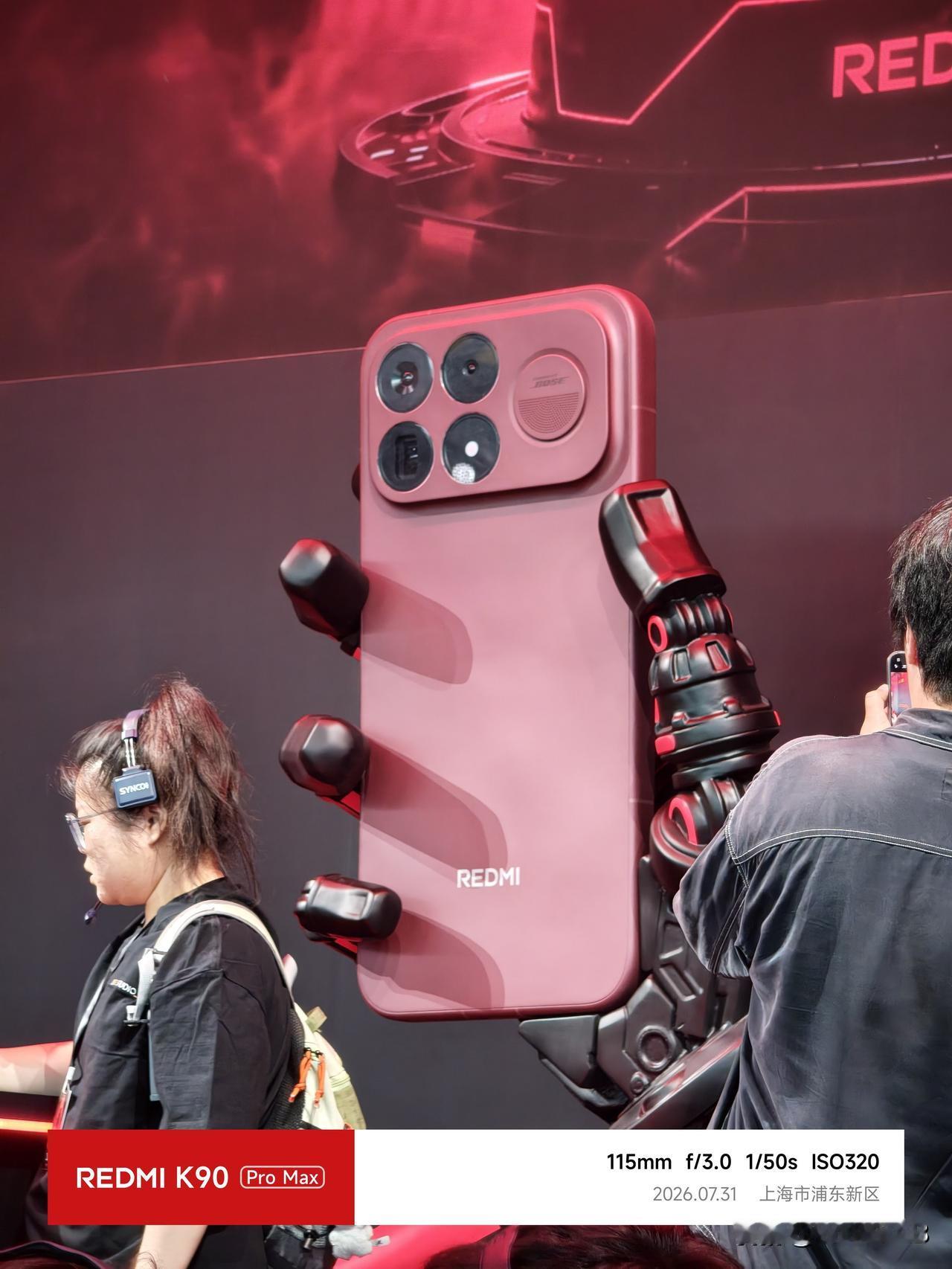 REDMI K100 Pro Max 亮相 ChinaJoy，这个红色怎么样？[