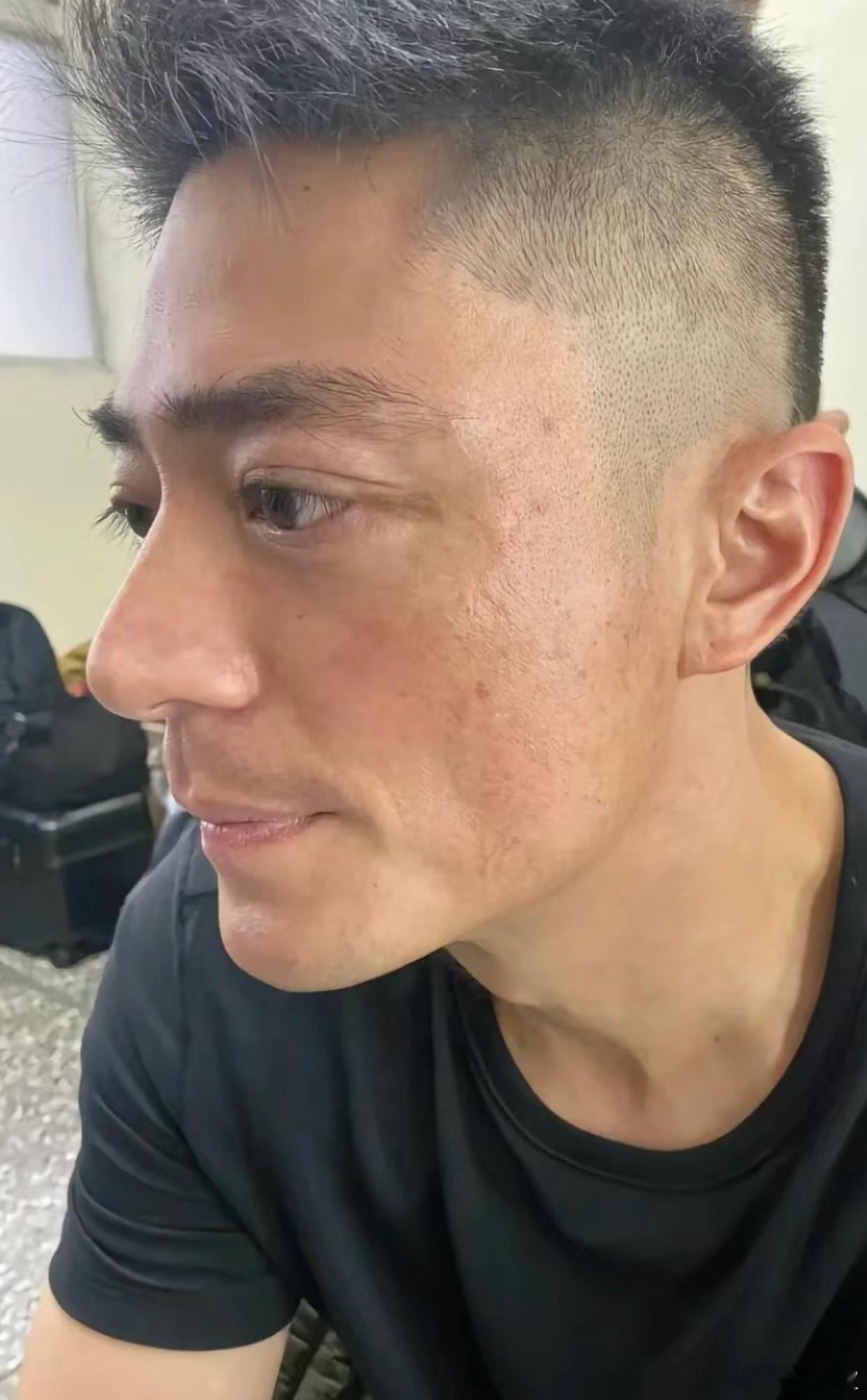 霍建华这皮肤状态也太牛了，不说谁知道他都45啦！羡慕 ​​​