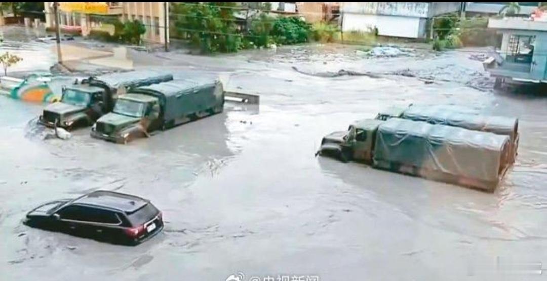 桦加沙致台湾花莲2死30失联桦加沙过境花莲：洪水中的牵挂与坚守，台风“桦加沙”的